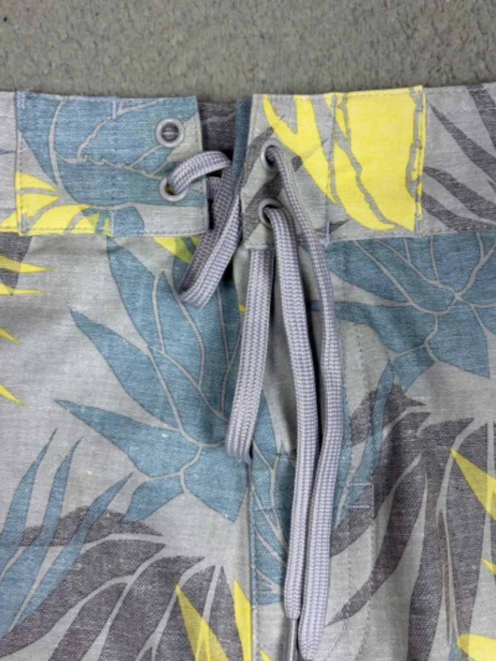 Travis Mathew Board Shorts Mens Size 38 Multicolor Floral Swim Drawstring Beach